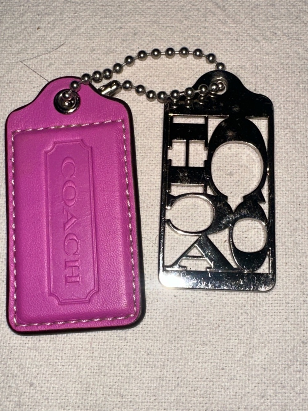 Coach Large 3" Leather Hangtag Pink fuchsia with logo cut out tag - Picture 2 of 5